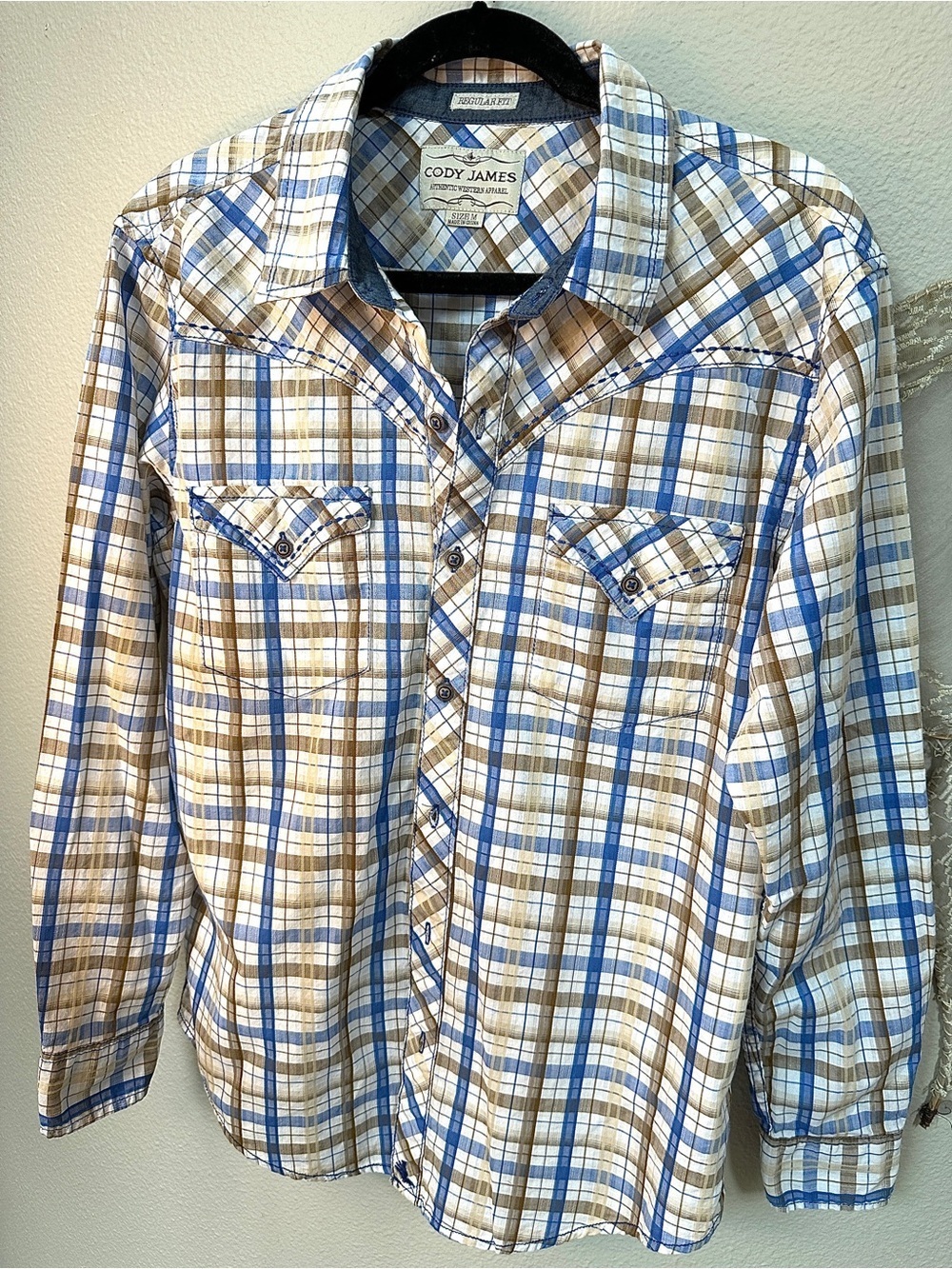 Blue, tan, and white plaid western button up shirt with detail stitching - Picture 2 of 8